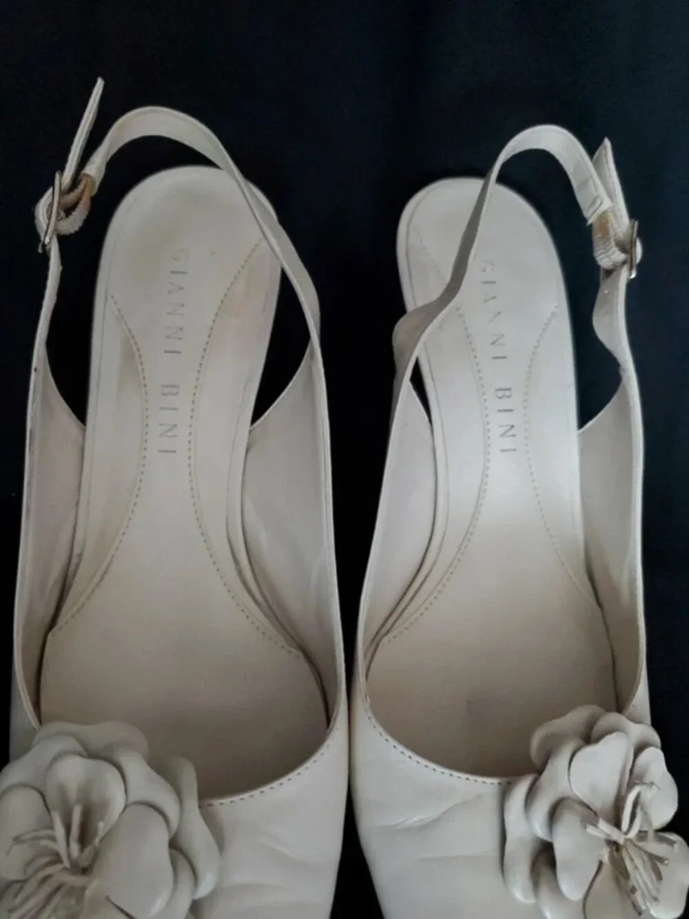 Gianni Bini white slingback kitten heels size 6 12m used
